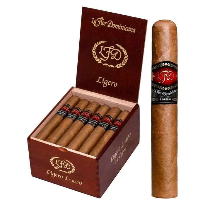La Flor Dominicana – Ligero : L 400 Toro
